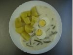 Fazolky na smetaně, vejce, brambory